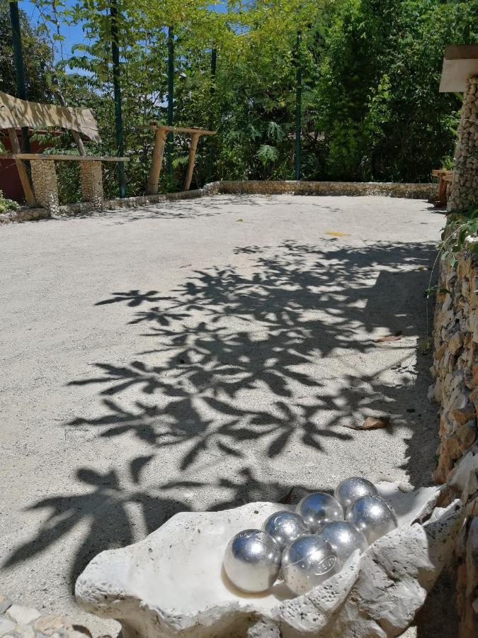 Nakabalo & Restaurant Hotel