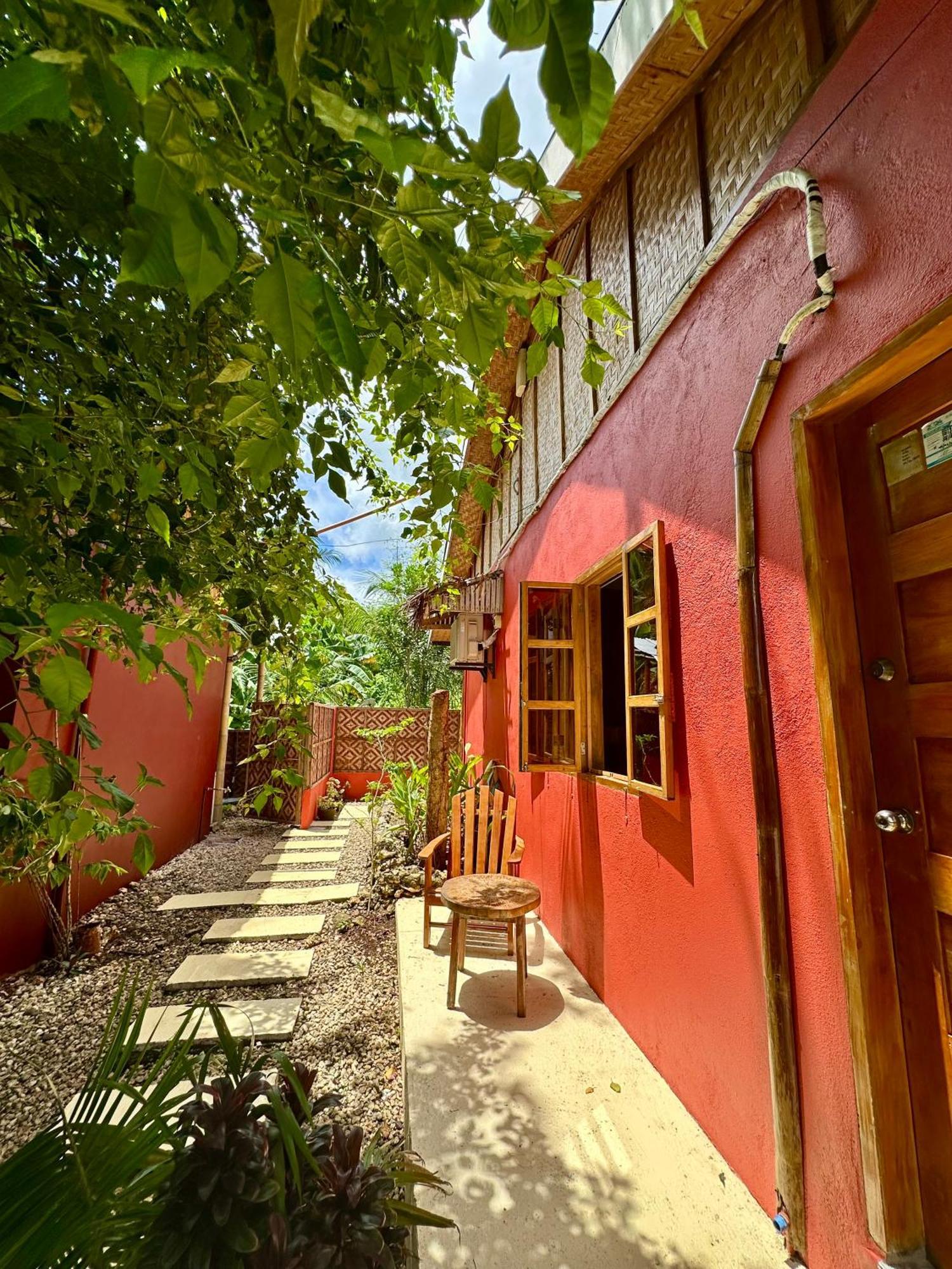 Nakabalo & Restaurant Hotel *