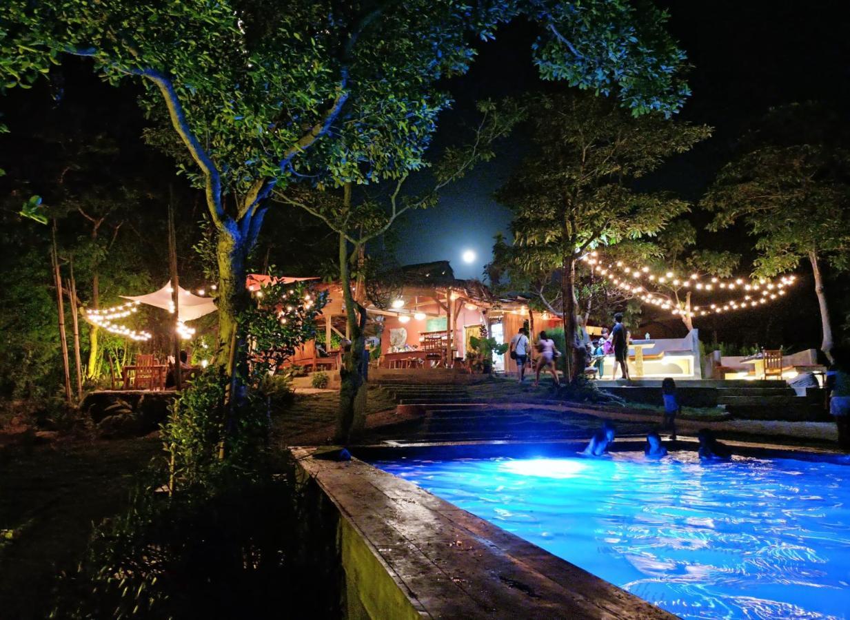 Nakabalo & Restaurant Hotel
